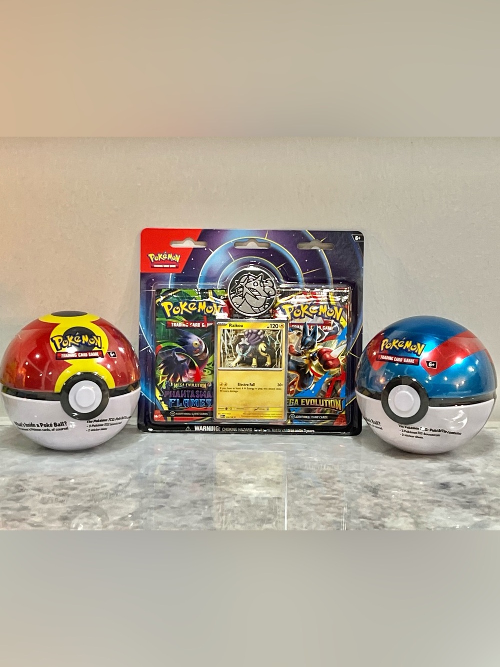 Pokémon TCG Blister Pack Set & 2 Poke Balls